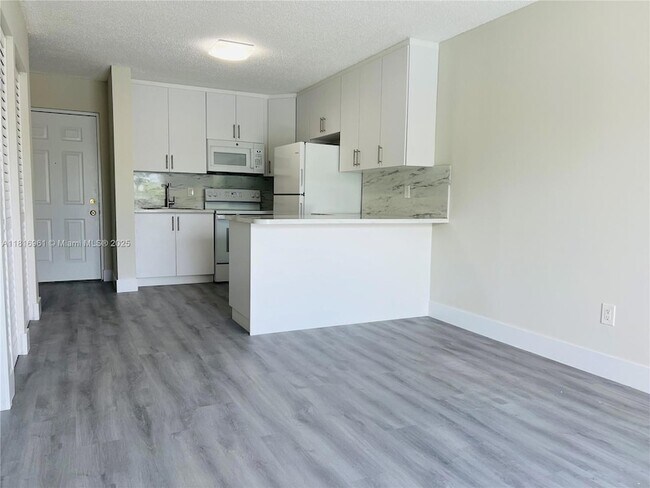 Foto del edificio - 8200 SW 210th St