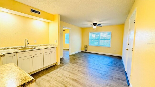 Foto del edificio - 9015 Westchester Cir
