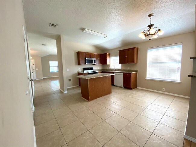 Building Photo - 1409 Cloyne Dr