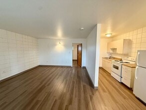 Building Photo - 509 S Bryan Ave