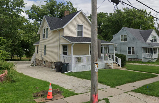 Building Photo - 251 N Prairie St