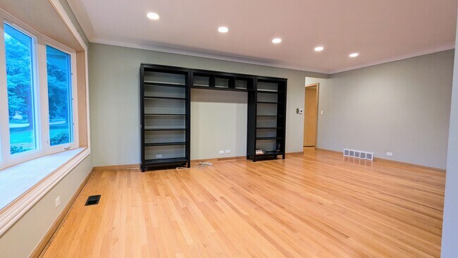 Foto del edificio - 736 N Wilshire Ln