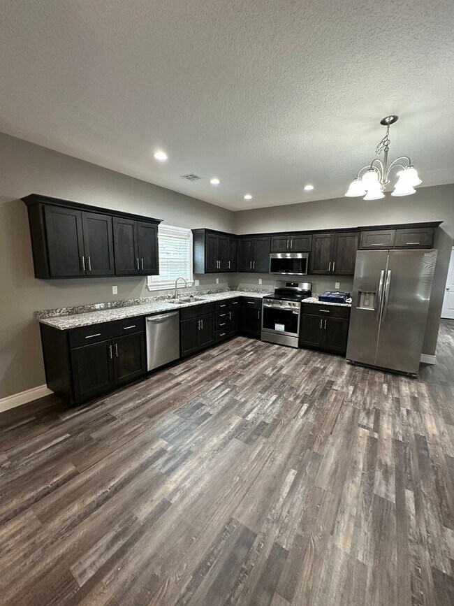 Building Photo - For lease: 3 Bed, 2 Bath Home Rural Neosho...