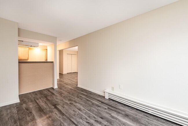 Foto del edificio - 335 E St Joseph St