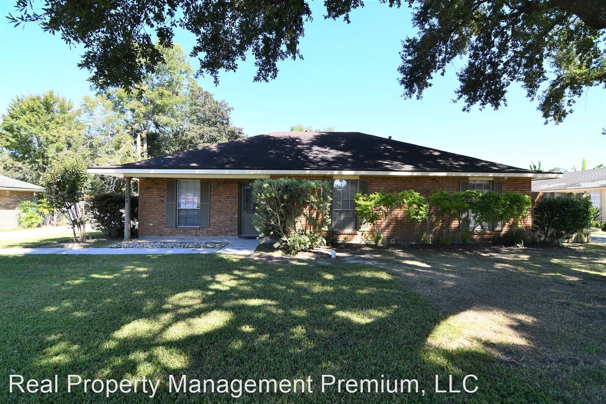 Primary Photo - 3 br, 2 bath House - 37088 John St