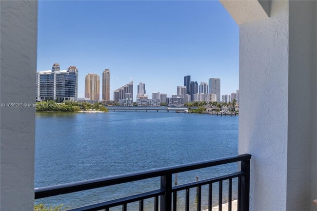 Foto del edificio - 3255 NE 184th St