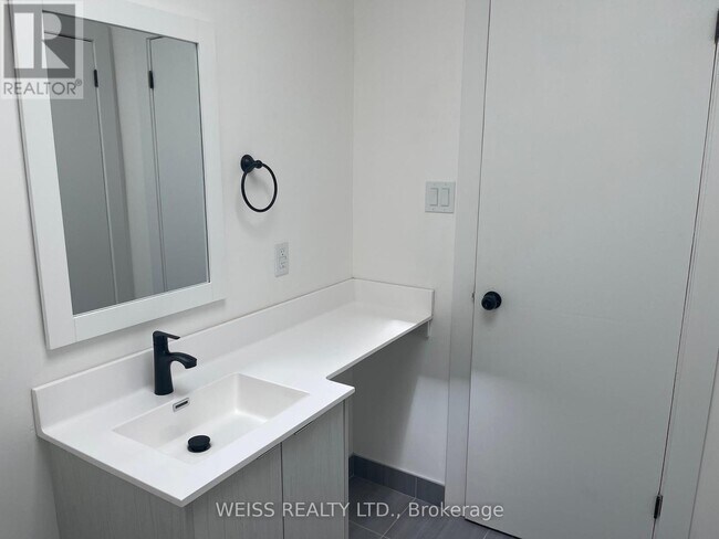 Photo du bâtiment - 517-517 Eglinton Ave W