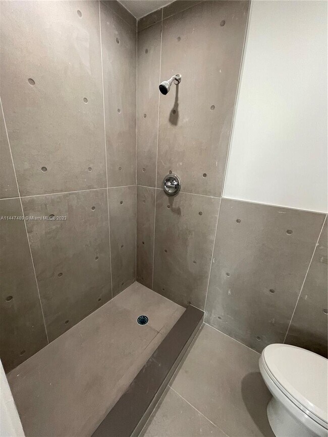 Building Photo - 423 NE 71st St