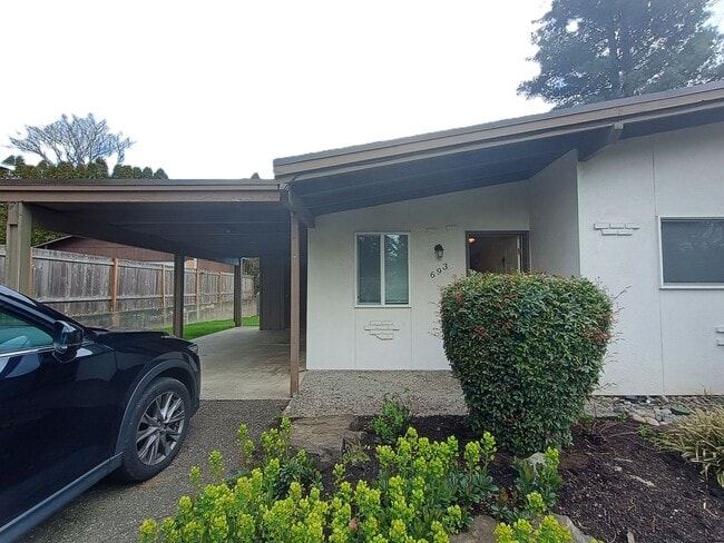 Building Photo - Remodeled 2-bedroom, 1-bath home located in the heart of East Bremerton