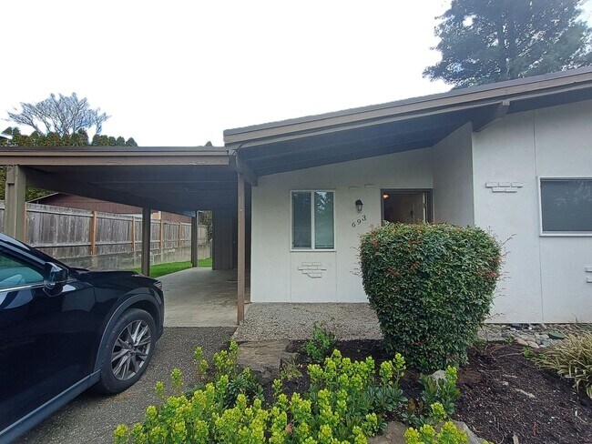 Foto del edificio - Remodeled 2-bedroom, 1-bath home located in the heart of East Bremerton