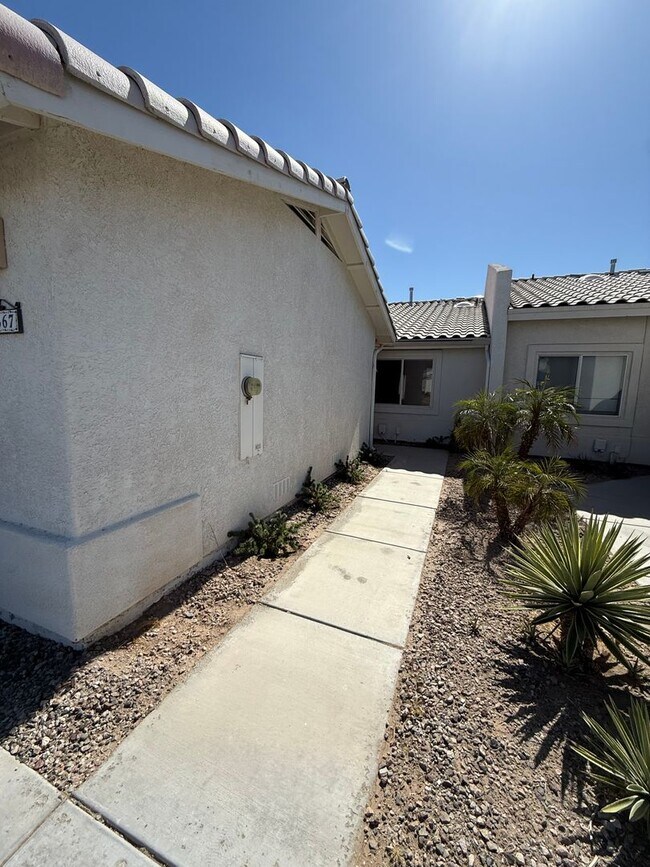 Foto del edificio - Yuma Meadows Townhouse - Furnished or Unfurnished
