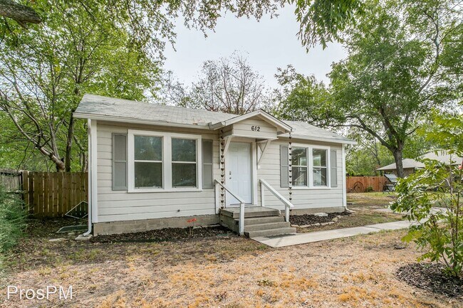 Foto del edificio - 2 br, 1 bath House - 612 N Bradshaw