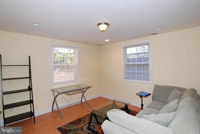 Foto del edificio - 8414 Flower Ave