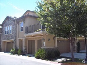 Building Photo - 3301 N Park Dr