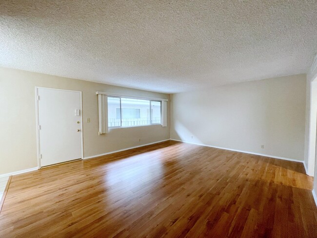 Building Photo - 266 El Molino S Ave
