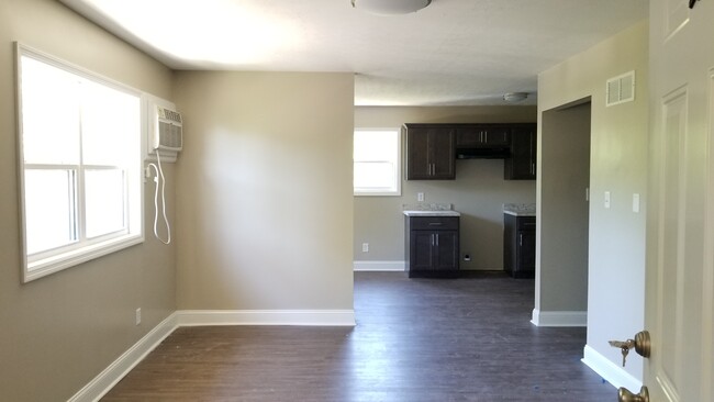 Building Photo - 405 Norwood Dr