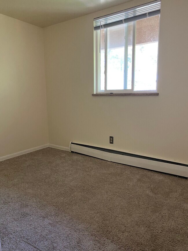 Bedroom - 3100 Madison Ave