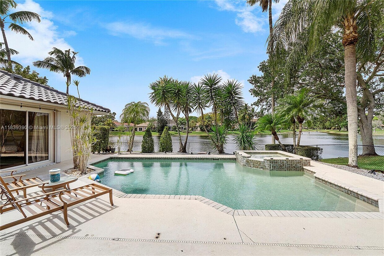 Foto principal - 5925 NW 97th Dr