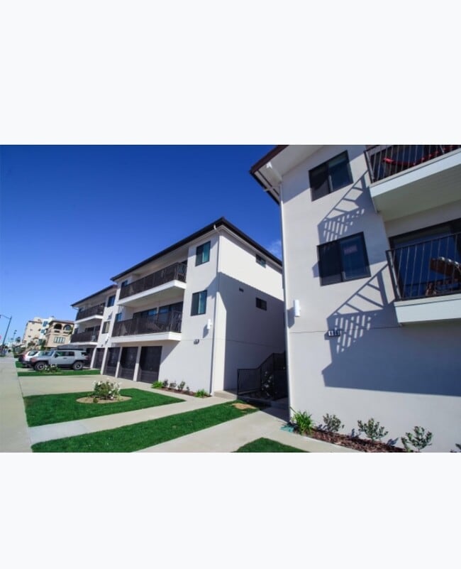 Building Photo - 806 Esplanade