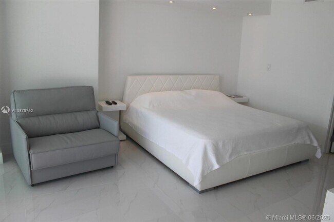Building Photo - 400 Sunny Isles Blvd