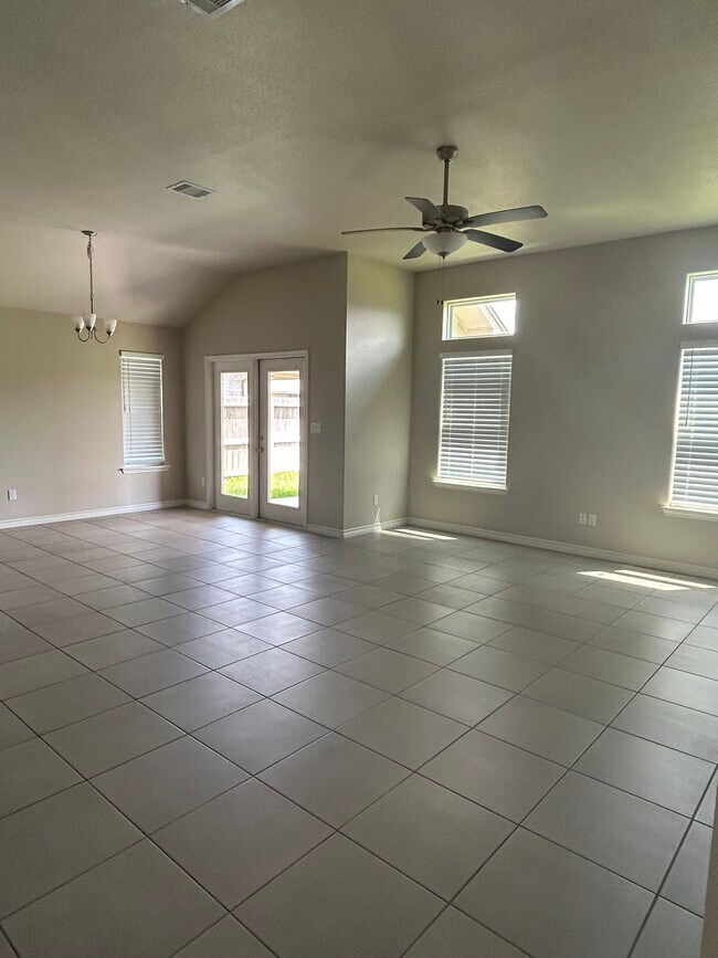 Foto del edificio - 7737 Stampede Dr