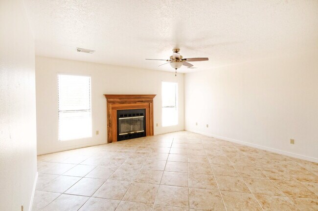 Foto del edificio - Comfortable home on a cul-de-sac with a great floorplan.