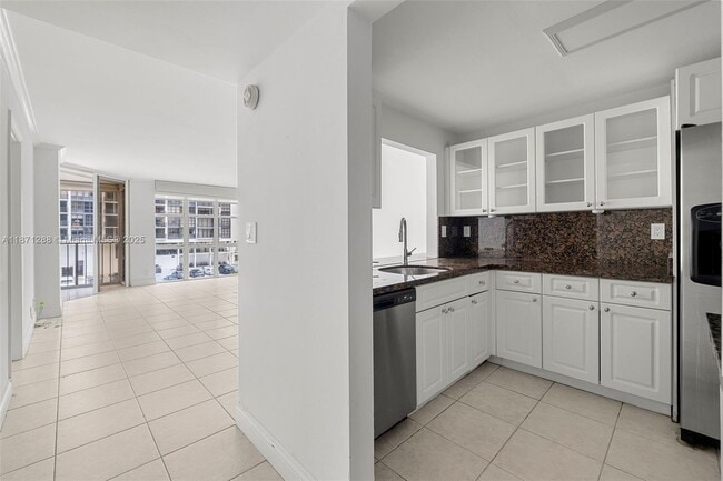 Building Photo - 1915 Brickell Ave