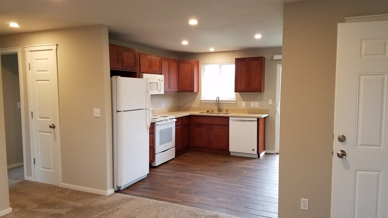 Beautiful updated modern kitchen with all new appliances - 15515 Washington St