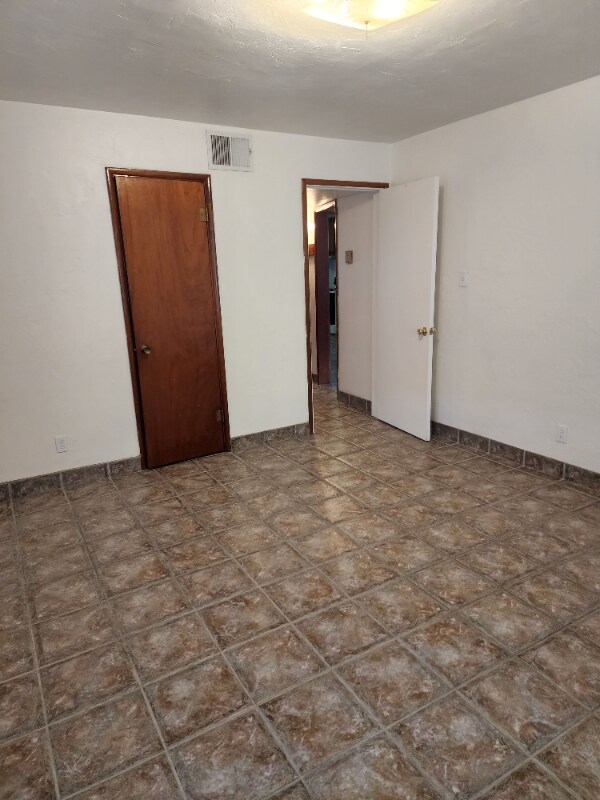 Building Photo - 2525 N Edith Blvd