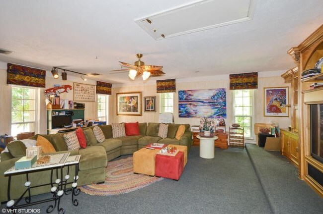 Foto del edificio - 8295 Twin Lake Dr