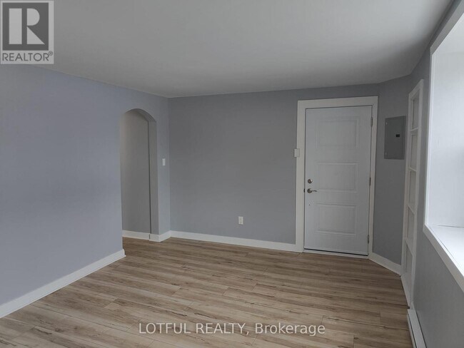 Building Photo - 17 Main St W