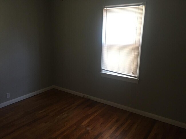 Foto del edificio - 6739 Dale Ave