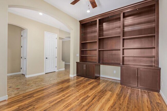 Foto del edificio - Stunning 4 bedroom 2.5 bath in Village at ...