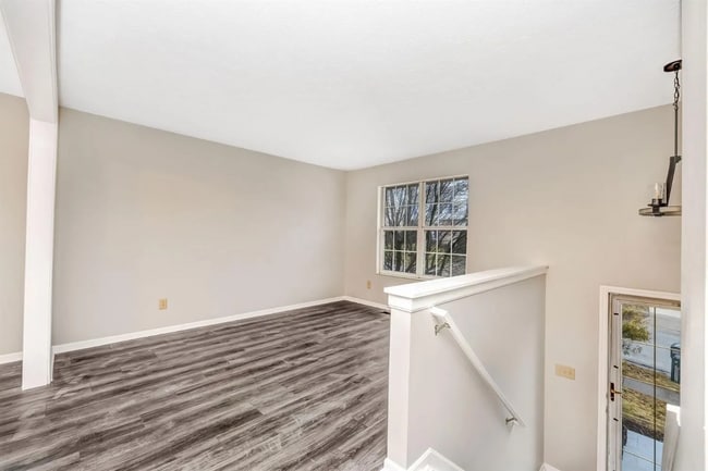 Building Photo - 915 Venetian Ter