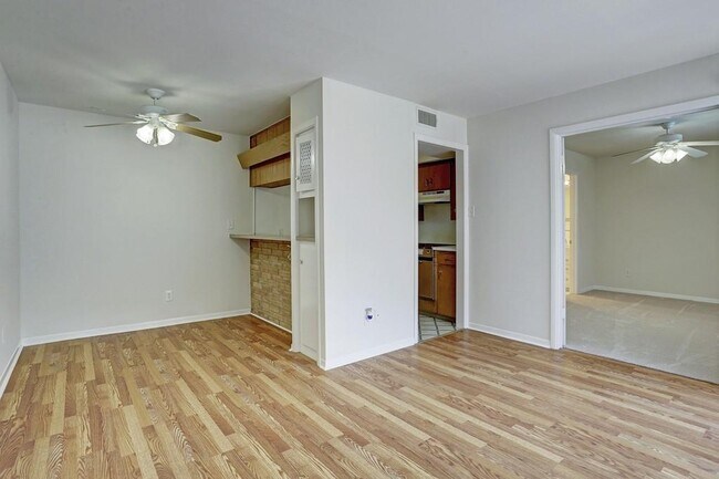 Foto del edificio - 3703 Roseland St