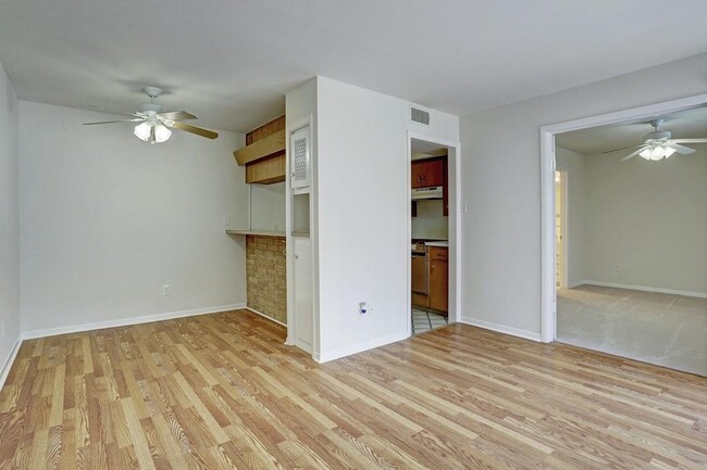 Building Photo - 3703 Roseland St