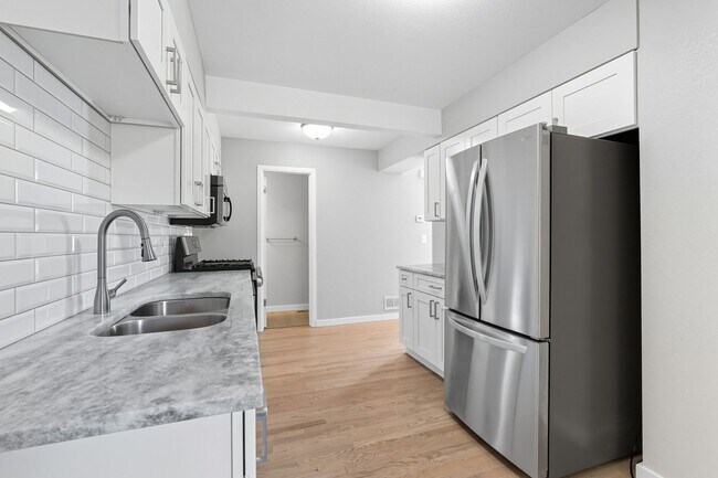 Foto del edificio - 3-bedroom, 2.5 bathroom home across the street from Twin Lakes