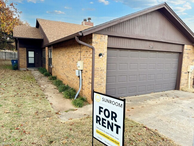 Foto del edificio - 3 br, 2 bath House - 703 Stonecroft Cir