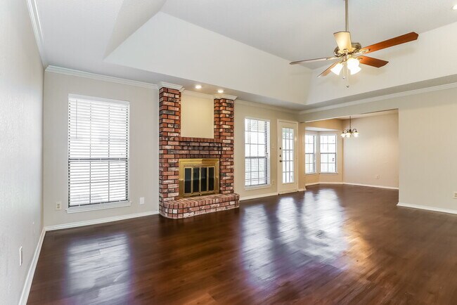 Building Photo - 819 Crystal Creek Ln