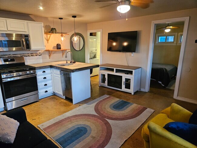 Building Photo - 121 3rd St