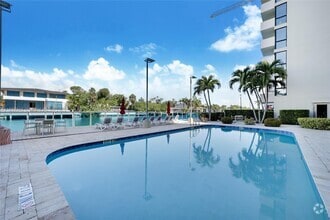 Building Photo - 9800 W Bay Harbor Dr