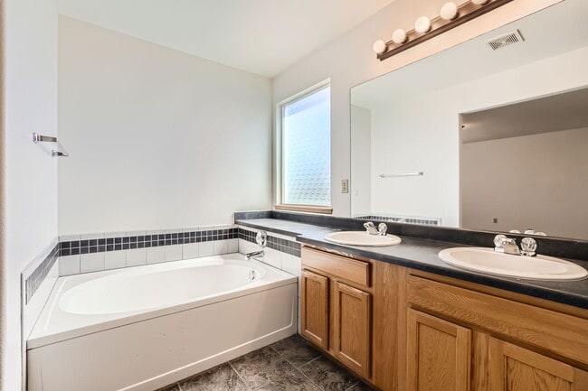 Building Photo - 1781 Dewhirst Dr