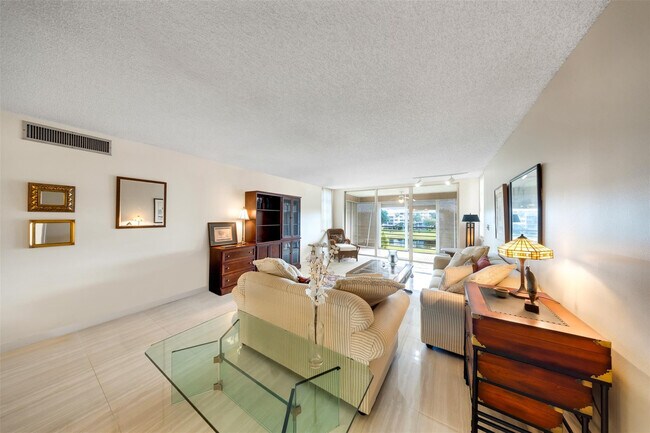 Foto del edificio - 800 Cypress Grove Dr