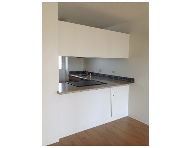 Building Photo - One Bedroom Apt, Excellent Location (Elect...