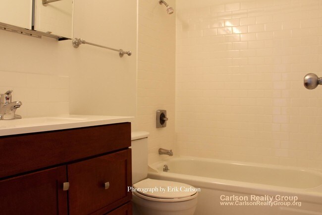 Building Photo - 8 W Maple St