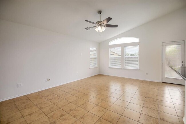 Building Photo - 137 Langtry Ln