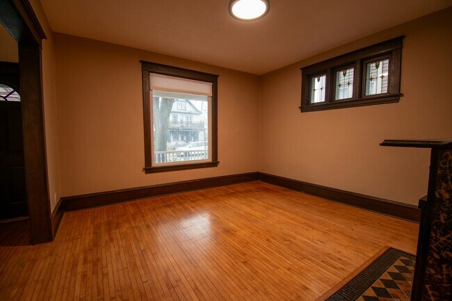 Foto del edificio - 1117 N Washington Ave