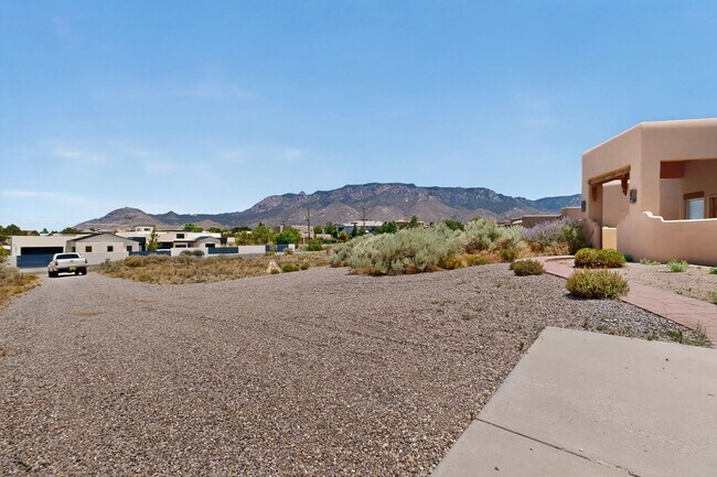 Building Photo - Luxuary Home in N. Alb Acres 2200/sf 3/bd 2/ba 2/cg