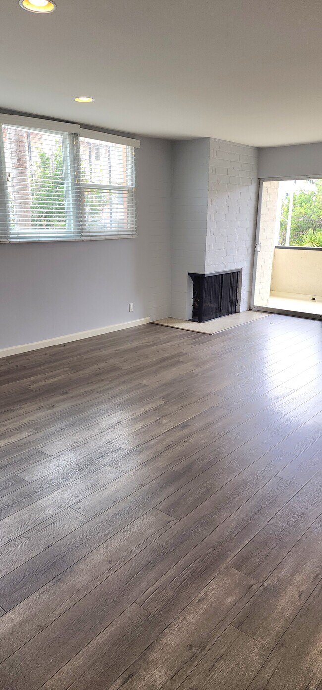 Elm Drive Apartments Apartments in Beverly Hills, CA