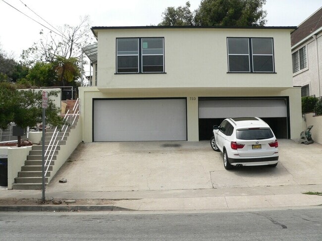 Building Photo - 733 Pier Ave